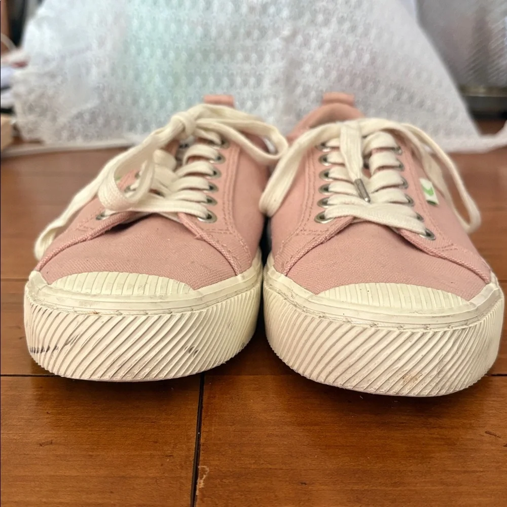 Cariuma OCA Low Pink Rose canvas vegan sneakers women’s size 9.5 EUC